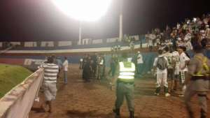 Confronto entre torcedores do Goiás e Londrina deixa policial ferido