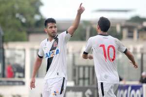 Seleção FI da Série B com goleiro-linha e integrantes do G4