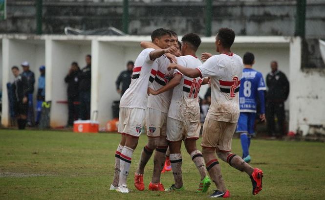 Mesmo embaixo de muita chuva, Sub 17 do São Paulo consegue vencer no Paulista - Igor Amorim / saopaulofc.net