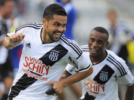 Felipe Azevedo marcou os dois gols da Ponte sobre o Palmeiras