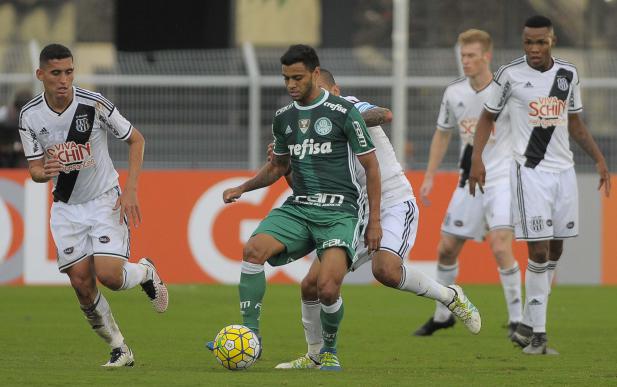 Palmeiras se perdeu diante da forte marcação da Ponte Preta
