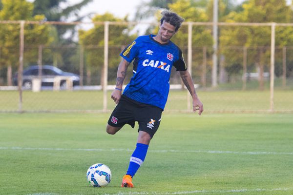 Volante do Vasco agride policial e é levado a delegacia após vitória na Série B 2 0002050167741 img