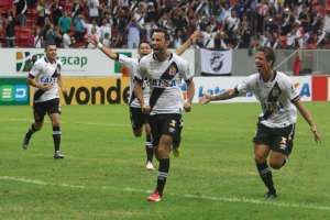 Série B: Com mais dois gols, Nenê assume artilharia do Vasco na temporada