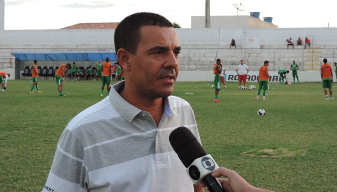 Série C: Satisfeito, Evandro Guimarães mantém mesmo time da estreia