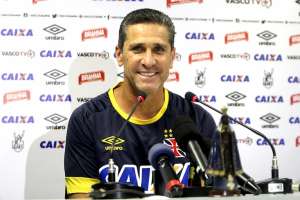 Série B: Jorginho fecha treino e faz mistério sobre substituto de Andrezinho no Vasco