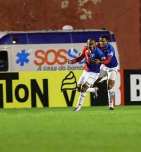 Paraná 2 x 1 Oeste - Com virada em dois minutos, Tricolor vence mais uma