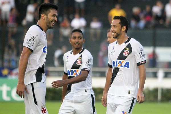 Nenê resolve e Vasco bate recorde