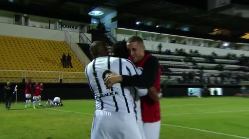 Bragantino sofreu no primeiro tempo, mas festejou no final