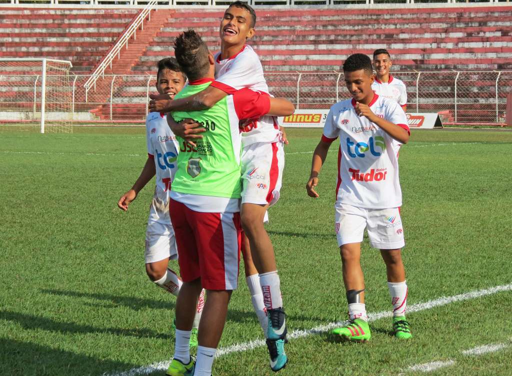Felipe Catanduva comemora três gols e boa fase - Bruno Freitas/Noroeste