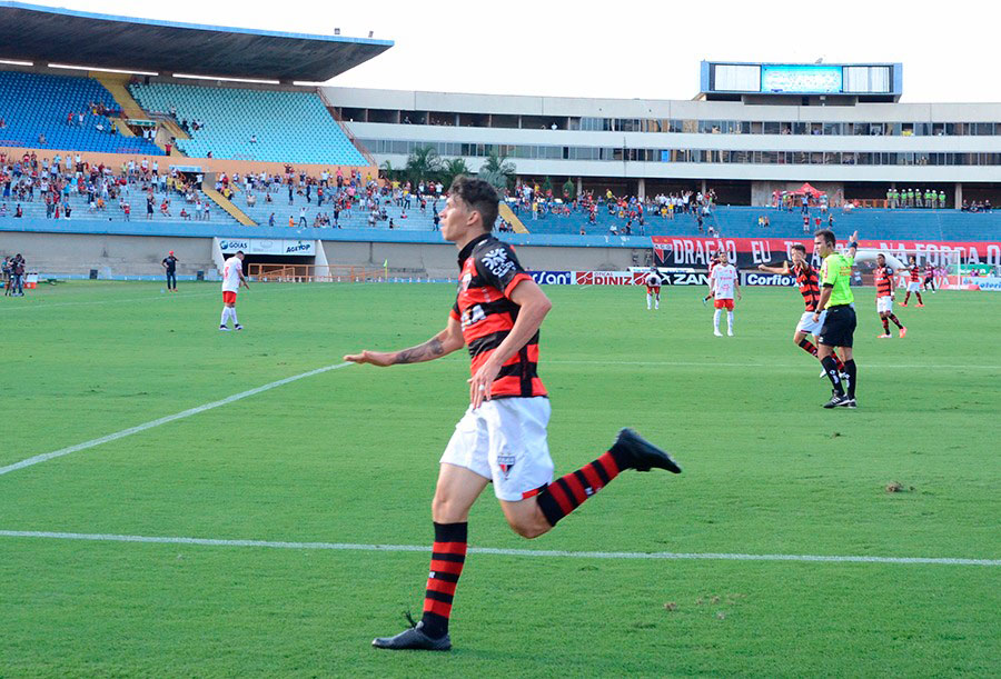 Júnior Viçosa é a principal esperança de gols para o Atlético-GO manter os 100% de aproveitamento
