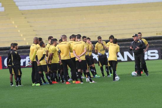 Mesmo após derrota, Criciúma deve manter base do último jogo