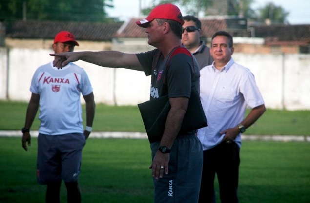 O técnico Mazola Júnior vai manter a mesma formação que venceu o Criciúma