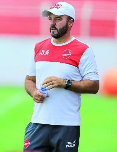 Rogério Mancini não aguentou mais uma derrota com o Vila Nova-GO. Caiu...
