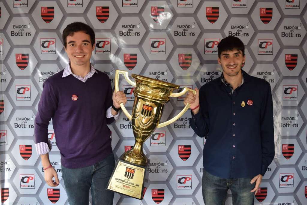 Marcos Vieira Ribeiro e Gabriel Pitor Oliveira idealizaram e executaram a Corvopédia.