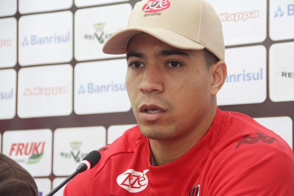 Nem, volante ex-Ceará, finalmente é oficializado no Basil para Série B