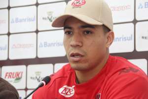 Série B: Brasil de Pelotas oficializa a contratação de volante ex-Ceará