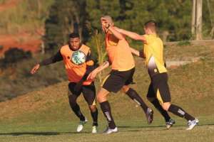 Série B: Roberto Cavalo mantém dúvidas no time titular do Criciúma