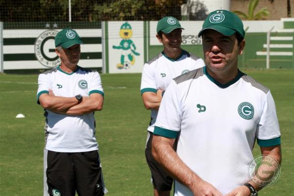 Enderson Moreira está balançando no cargo e corre o risco de ser demitido em caso de derrota