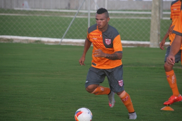 Gleidson pede desligamento do CRB (Foto: Douglas Araújo CRB)