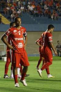 Vila Nova-GO 0 x 0 Paraná - Nem com um a mais desde o início goianos vencem na Série B