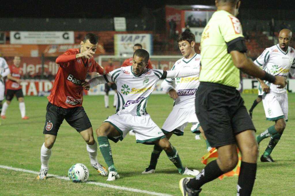 Xavante tropeça e pode deixar o G4