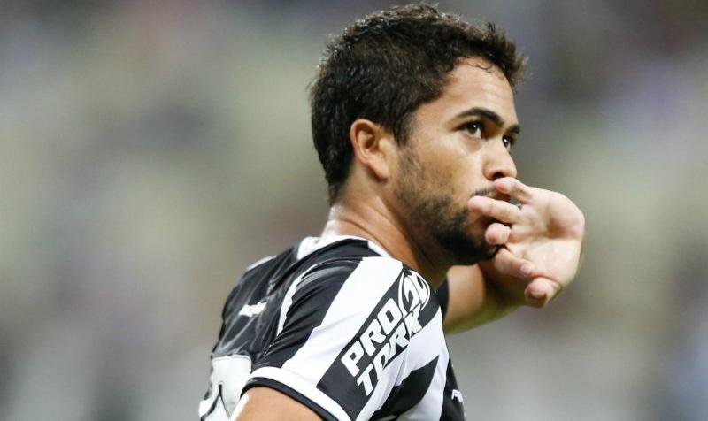 Felipe fez um belo gol diante do Sampaio Corrêa