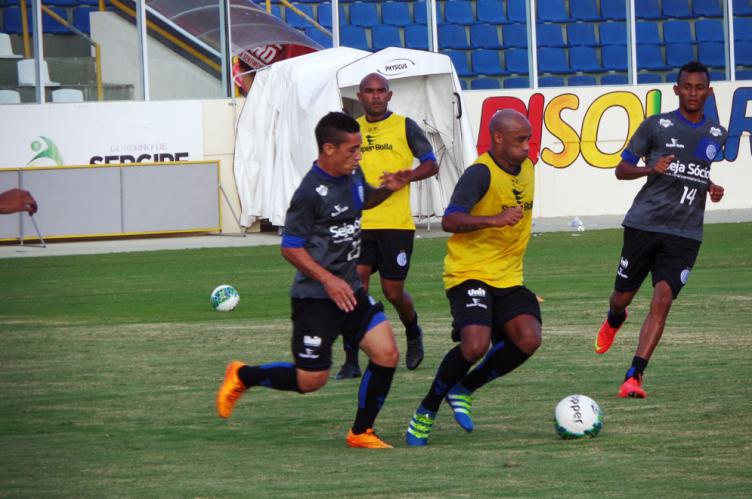 Antes de viajar para Cuiabá, jogadores do Confiança se prepara para a partida desse domingo