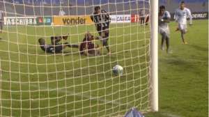 Série B: Em lance de gol, lateral do Tupi sofre fratura exposta