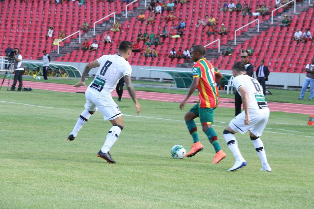 Ceará vira para cima do Sampaio na Série B