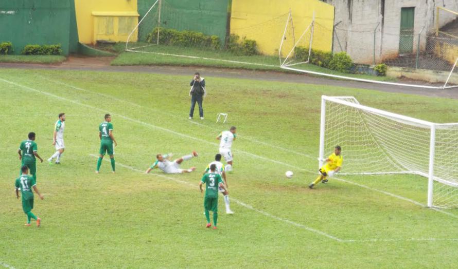 Lance do primeiro gol do XV de Jaú, marcado por Luis Ricardo (Foto de:Tiago Pavini/Assessoria de Comunicação XV de Jaú)