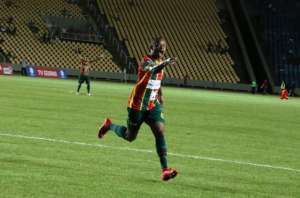 Série B: Em crise na zona de rebaixamento, Sampaio renova com artilheiro