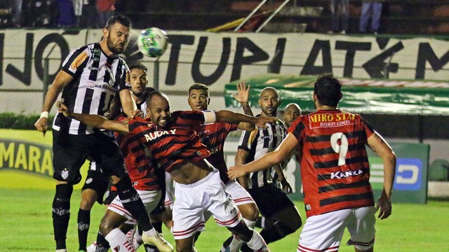Giancarlo acertou uma bola na trave e desperdiçou três boas oportunidades - Leonardo Costa/Tupi FC