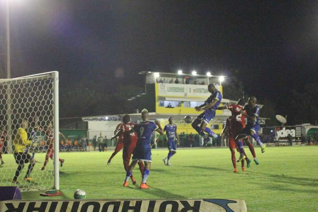 Luverdense luta, mas acaba derrotado para o Vila Nova