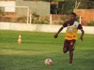 Série B: Sampaio Corrêa reintegra meia ao elenco após ação judicial