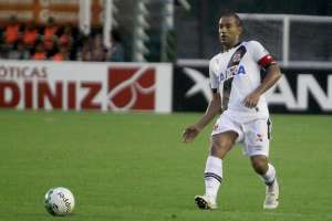 Série B: Vascaíno Rodrigo ironiza saída do rival Fred do Flu: 'Hoje não estou legal'