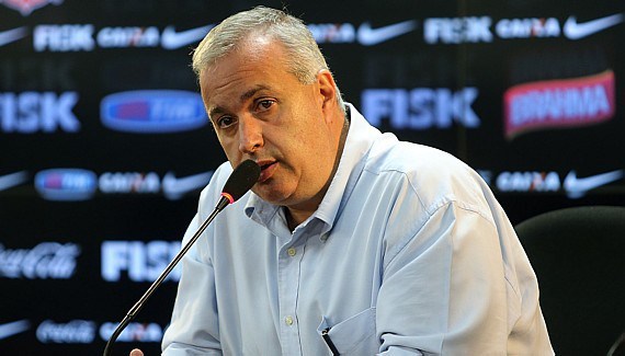 Presidente do Corinthians rebate especulações e fala em ‘elenco fechado’