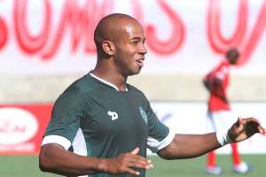 Série B: Em crise, Goiás acerta troca de volantes com Coritiba