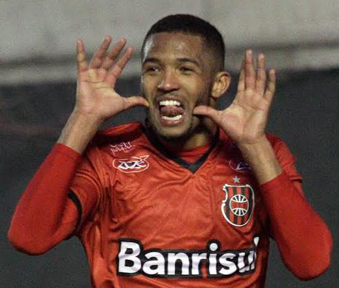 Felipe Garcia, de cabeça, marcou mais um gol importante para o Brasil