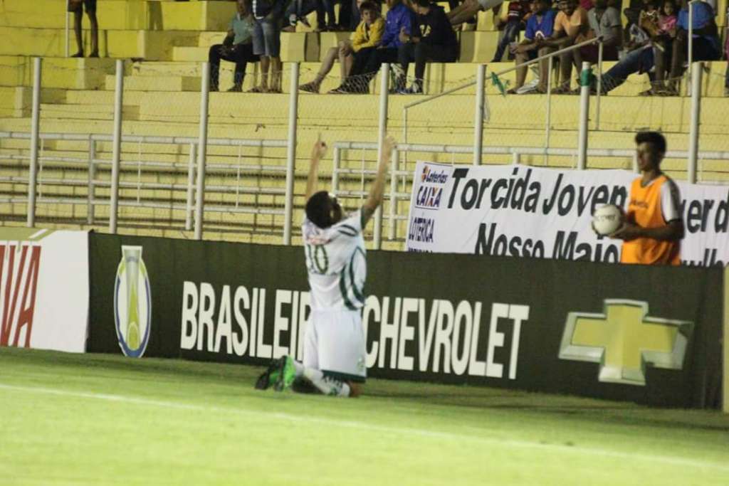 Sérgio Mota comemora o primeiro gol do Luverdense na vitória sobre o Ceará - Pedro Coelho/ Assessoria Luverdense