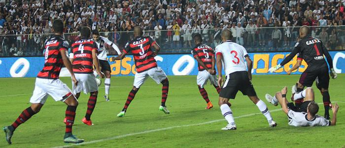 Atlético-GO derrubou o último invicto da Série B, o Vasco, em Cariacica (ES).