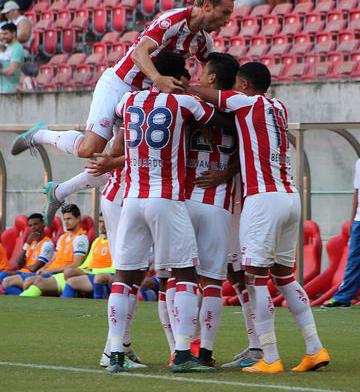 Náutico voltou a jogar bem e enfiou 5 a 1 no Paraná