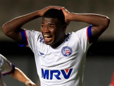 Nem Feijão acreditou no gol de bicicleta que fez pelo Bahia