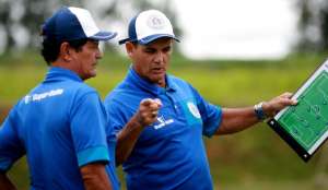 Série B: Vila Nova acerta com técnico Paulo Roberto Santos, do São Bento