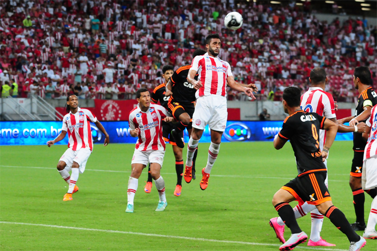 Corinthians sonda Ronaldo Alves, do Náutico, para lugar de Felipe