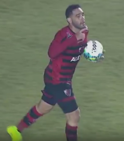 Marcus Vinícius aproveitou bate e rebate para deixar tudo igual 