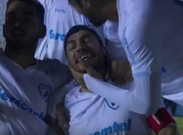 O experiente Germano abriu o placar para o Londrina no final do primeiro tempo