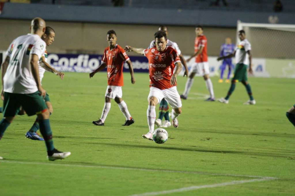 Sampaio cai para o Vila Nova e termina rodada na última posição