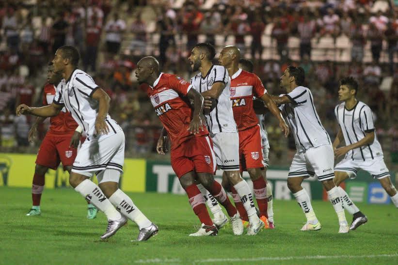 O CRB levou a melhor e venceu por 2 a 1 no Rei Pelé (Foto: Douglas Araújo)