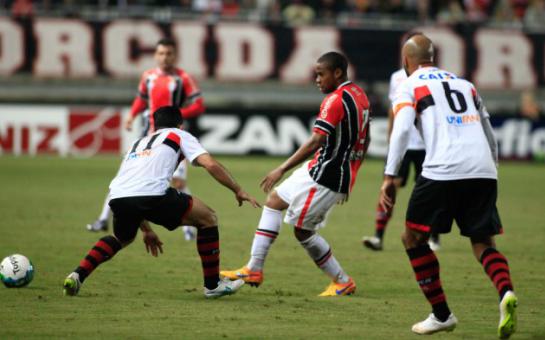 Joinville e Atlético-GO fizeram um jogo muito truncado e no meio campo. Foto: Joinville Oficial