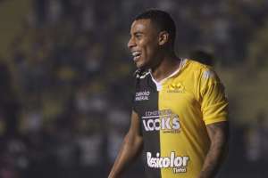 Série B: Artilheiro do Criciúma, atacante Gustavo garante vitória sobre o Bahia